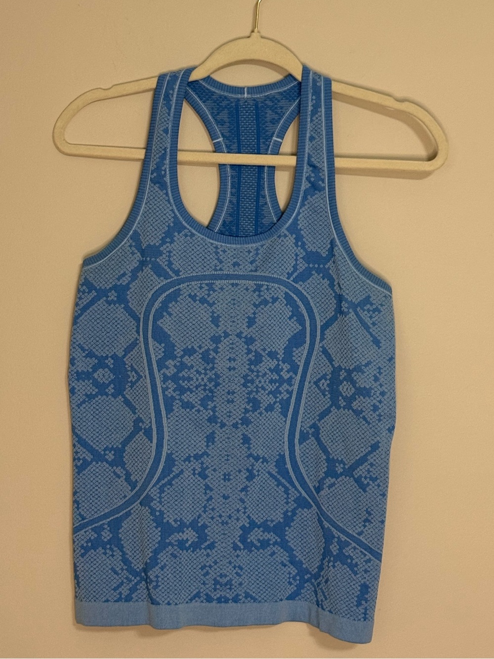 Lululemon Swiftly Tech Racerback Tank - Color: Blue Geometric Print - Size: 8 - Picture 2 of 4
